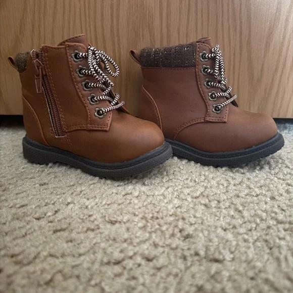 Wonder Nation Kids Brown Faux-Leather Lace-Up Boots | Size 5 | Winter Staple - Picture 2 of 4